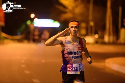 Marathon runner #42331: Runner 1: blue, red, and white patterned tank top, black shorts, orange headband