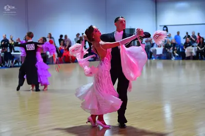 Dancesport competitor #402: Male dancer (foreground): black suit with a white shirt