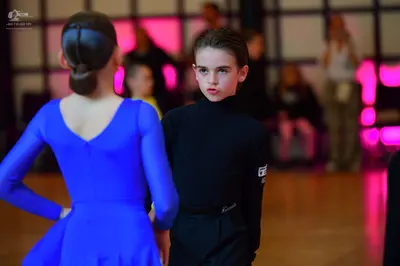 Dancesport competitor: Female dancer: blue long-sleeved dress