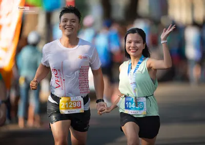 Marathon runner #21298, #10456: Runner 1: white t-shirt, black shorts, black watch
