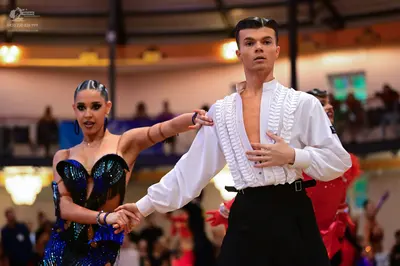 Dancesport competitor: Female dancer: dark blue and black sequin latin dress with a sweetheart neckline