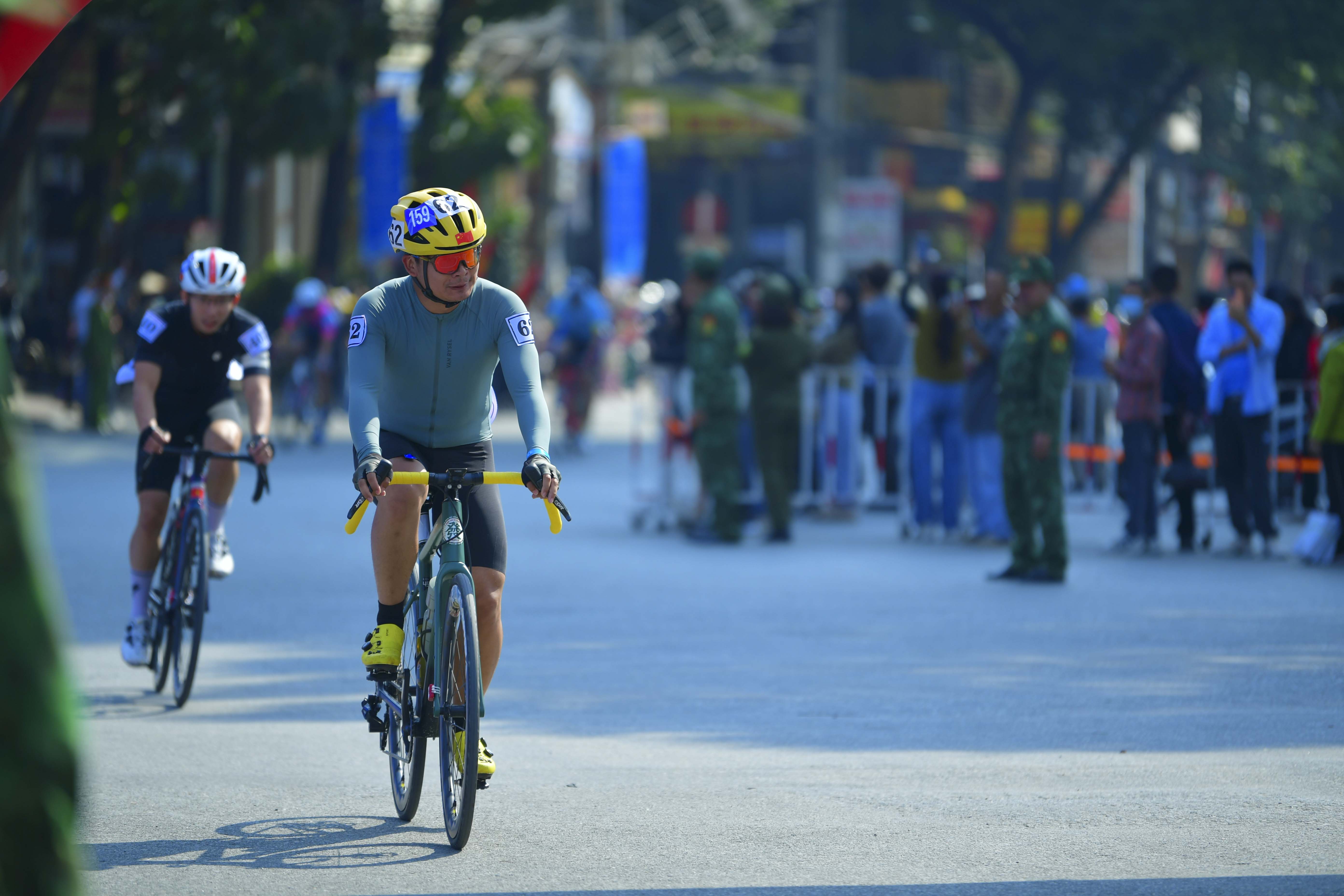 Cyclist: Yellow jersey with black accents, black shorts