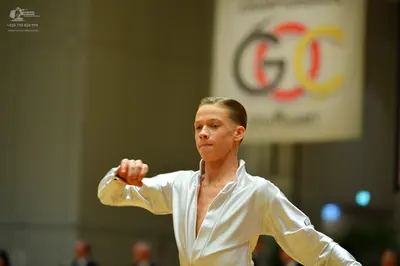 Dancesport competitor: Male dancer: white long-sleeved shirt or jacket made of smooth fabric