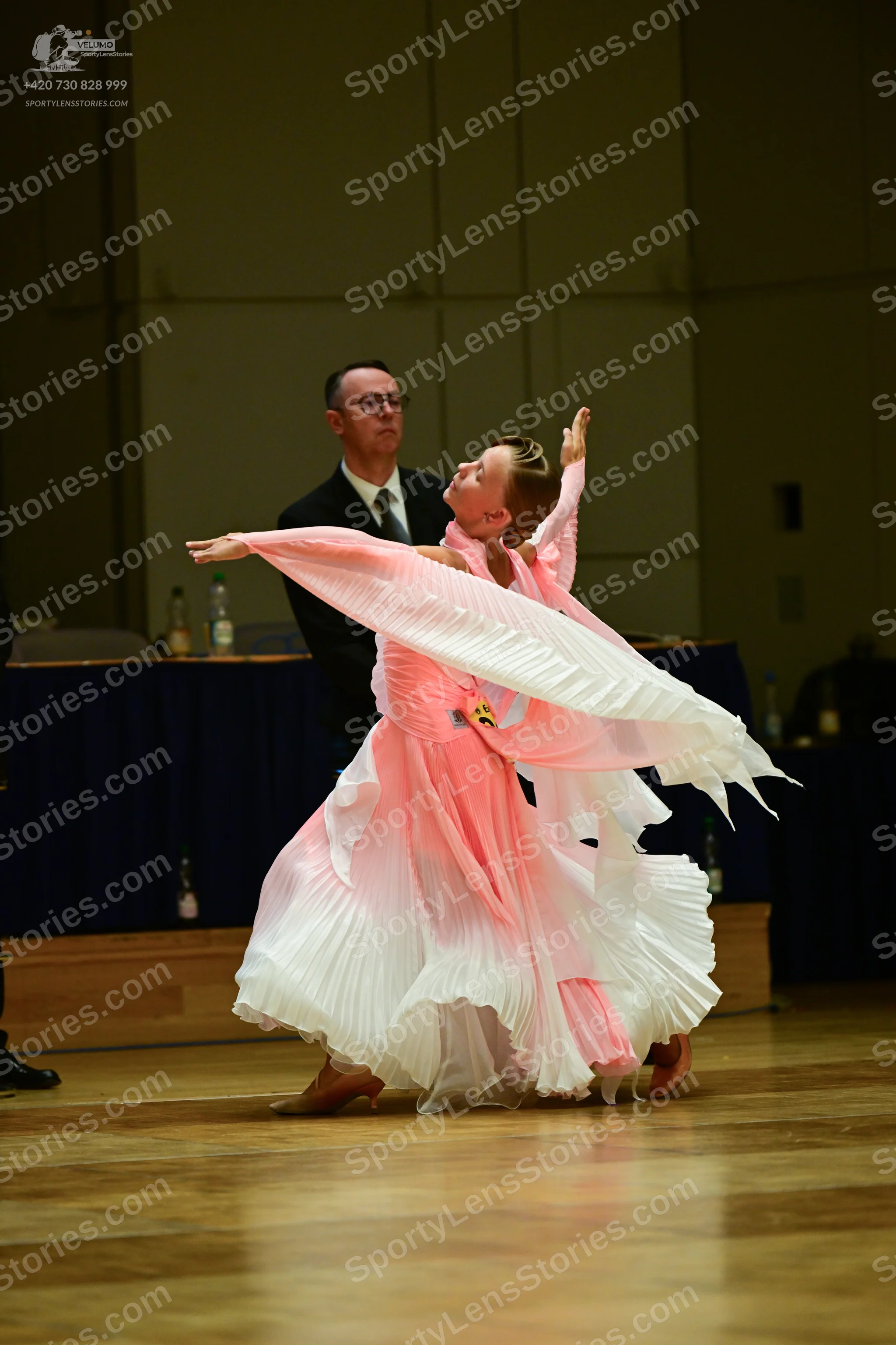 Dancesport competitor: Male**
*   **Color:** Black
*   **Fabric:** Sequin
*   **Style:** Tail suit with