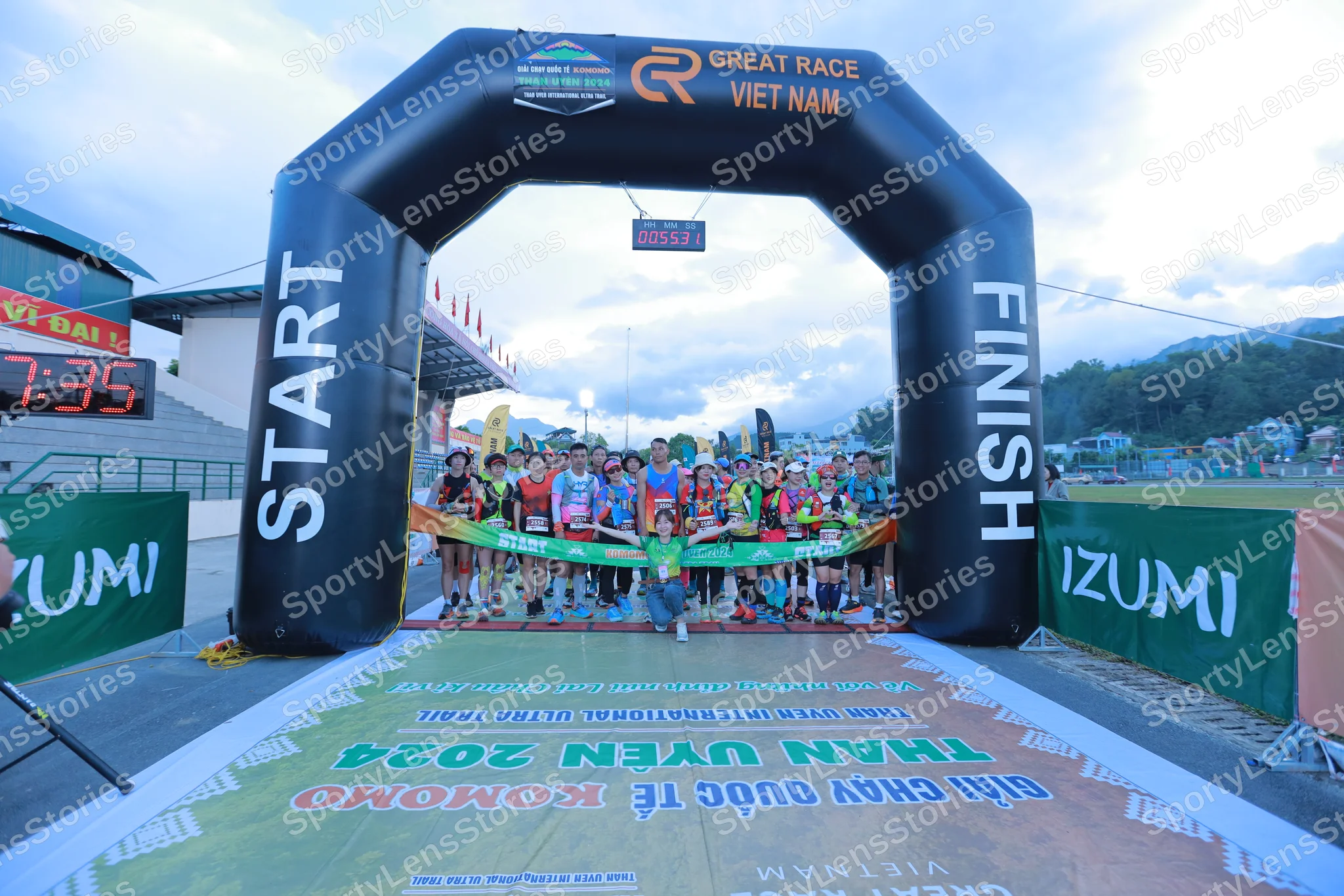Marathon runner: Runner 1: green jersey, dark shorts