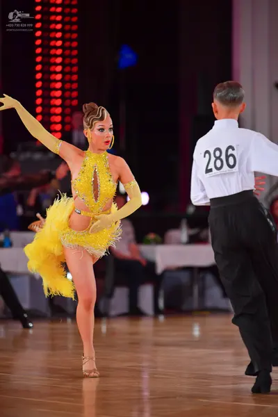 Dancesport competitor #286: Female dancer: yellow latin dress with sequins and yellow long gloves