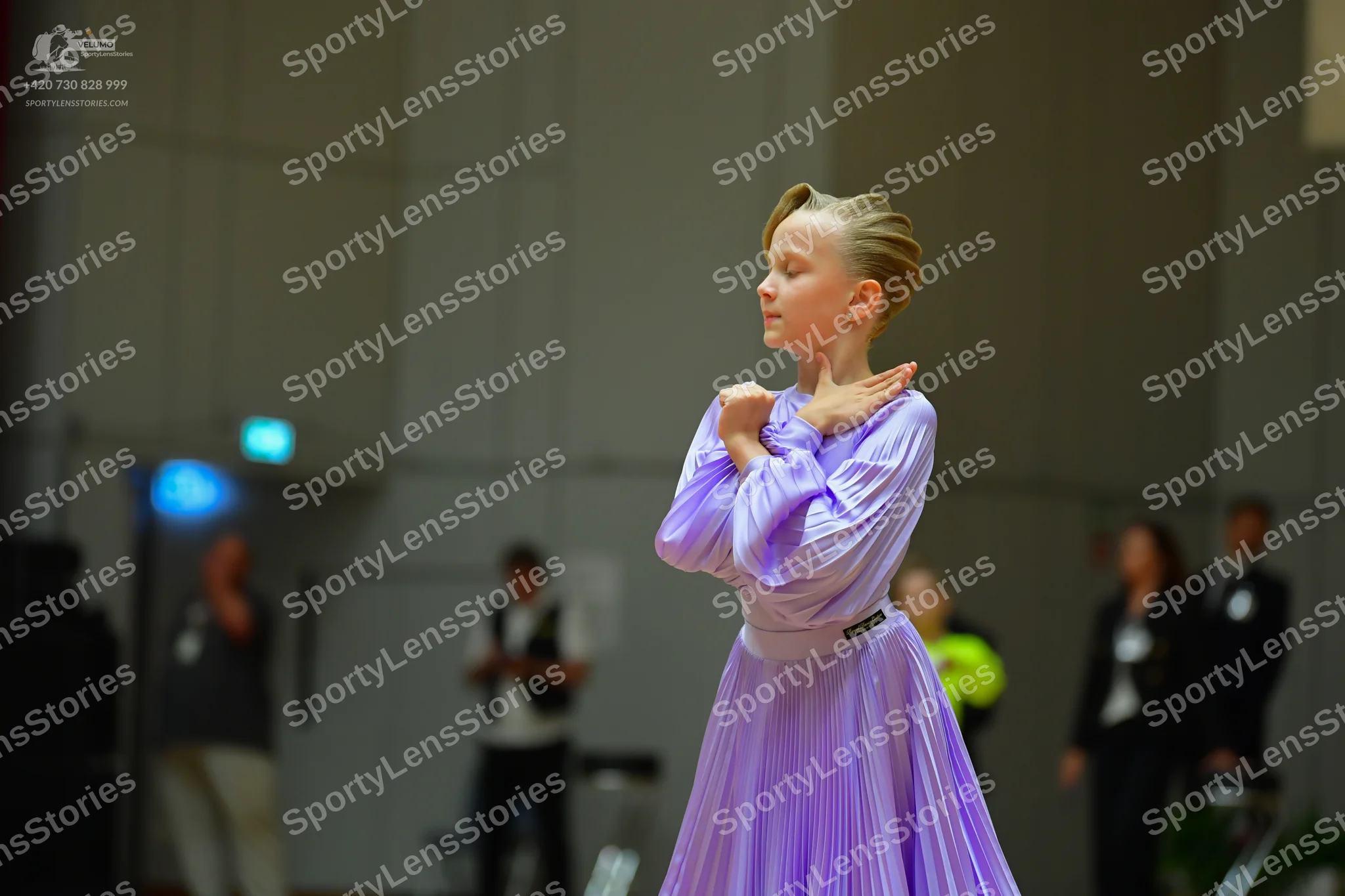 Dancesport competitor: Female dancer: light purple long-sleeved pleated dress