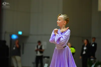 Dancesport competitor: Female dancer: light purple long-sleeved pleated dress