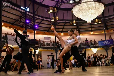 Dancesport competitor #131: Male dancer: black suit, black trousers
