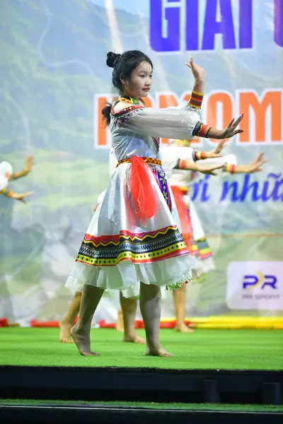 Marathon runner: Runner 1: white and silver outfit with colorful patterns and a red sash