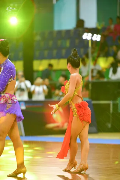 Dancesport competitor: Male**

*   **Color:** Black
*   **Fabric:** Sequins
*   **Style:** Tail suit - 