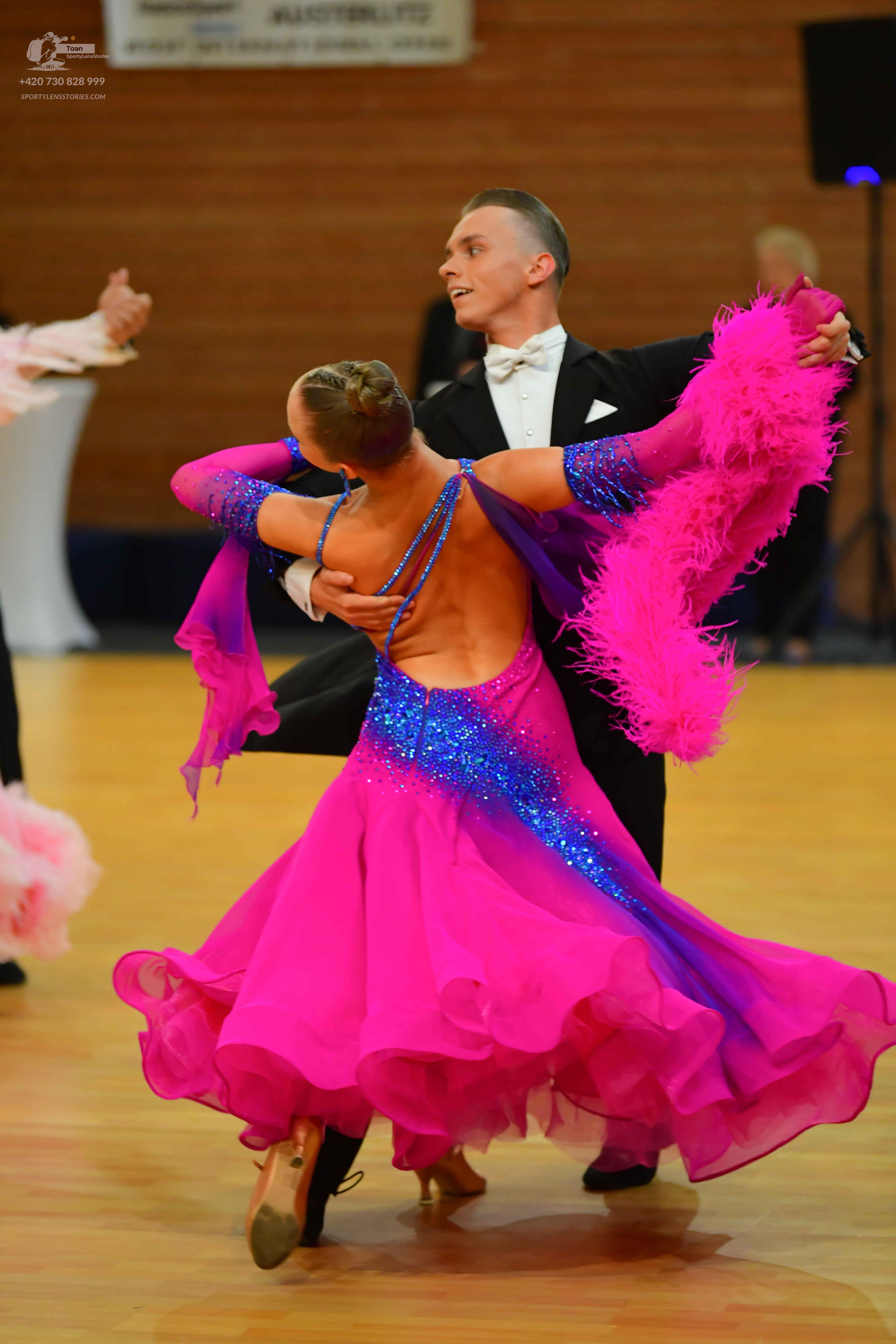 Dancesport competitor: Male**
*   **Color:** Black
*   **Fabric:** Sequin
*   **Style:** Tail suit with