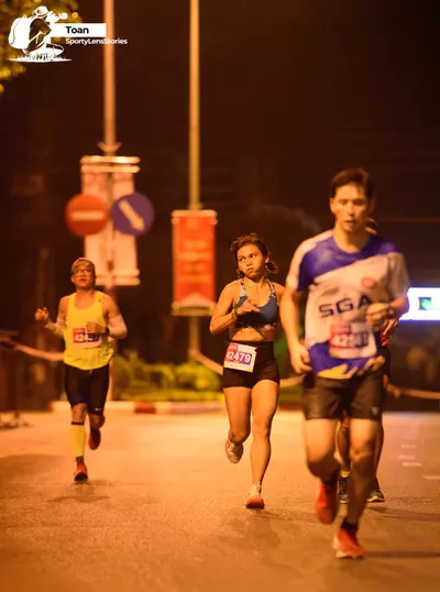 Marathon runner #424, #4279: Runner 1: lime green jersey, black shorts, black and orange socks, orange shoes