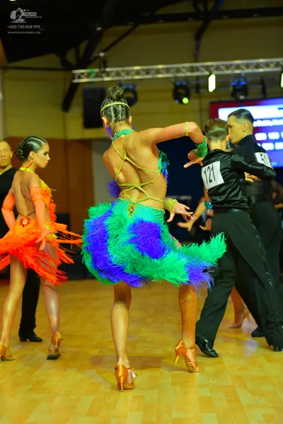 Dancesport competitor #121: Female dancer: orange latin dress with fringe