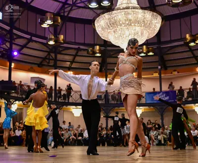Dancesport competitor #89: Male dancer (center): white long-sleeved shirt and black trousers