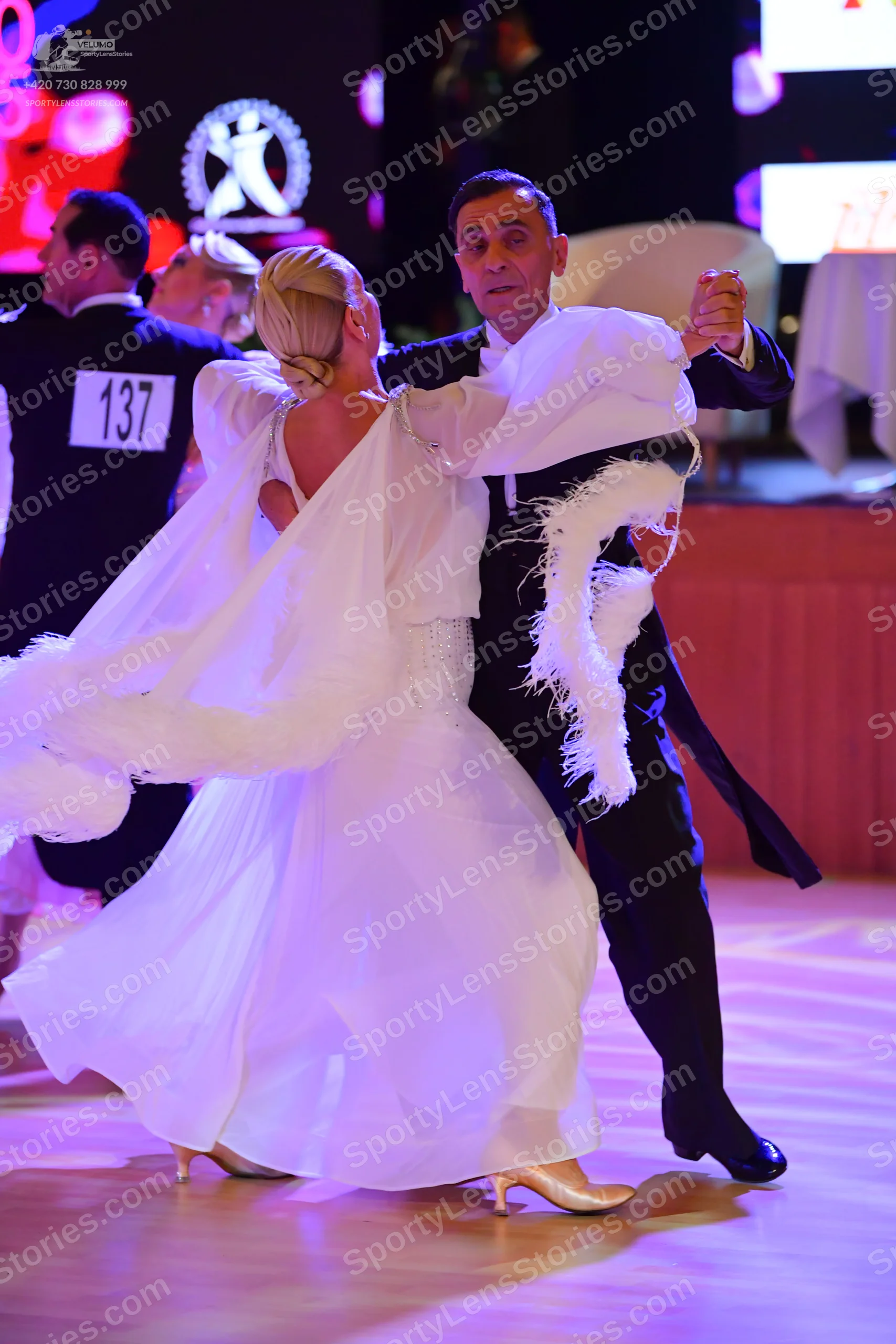 Dancesport competitor #137: Female dancer: voluminous white ballgown with shimmering details on the bodice a