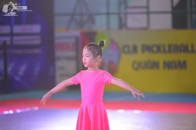Dancesport competitor: ** Red
*   **Fabric:** Satin
*   **Style:** Latin dress
*   **Details:** A simpl