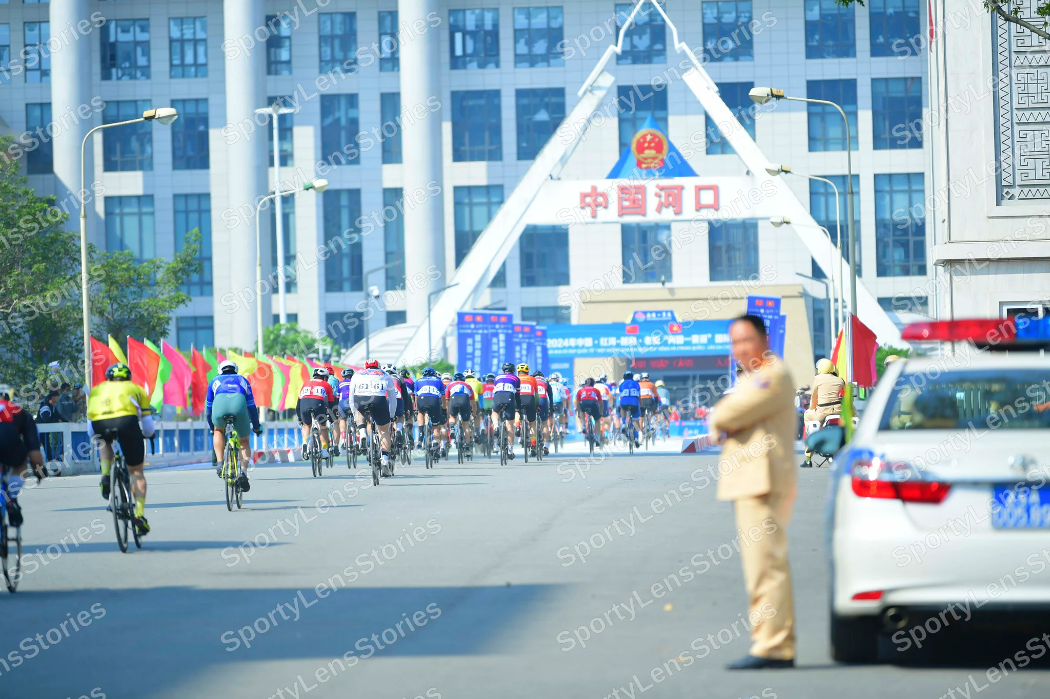 Cyclist: Cyclist 1: red jersey, white shorts