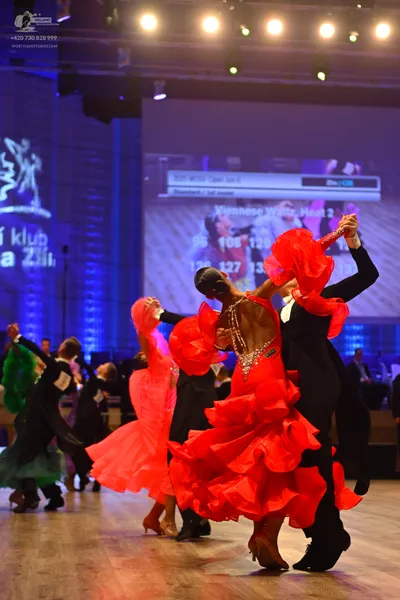 Dancesport competitor: Main female dancer: red latin dress with a voluminous, multi-layered ruffled ski