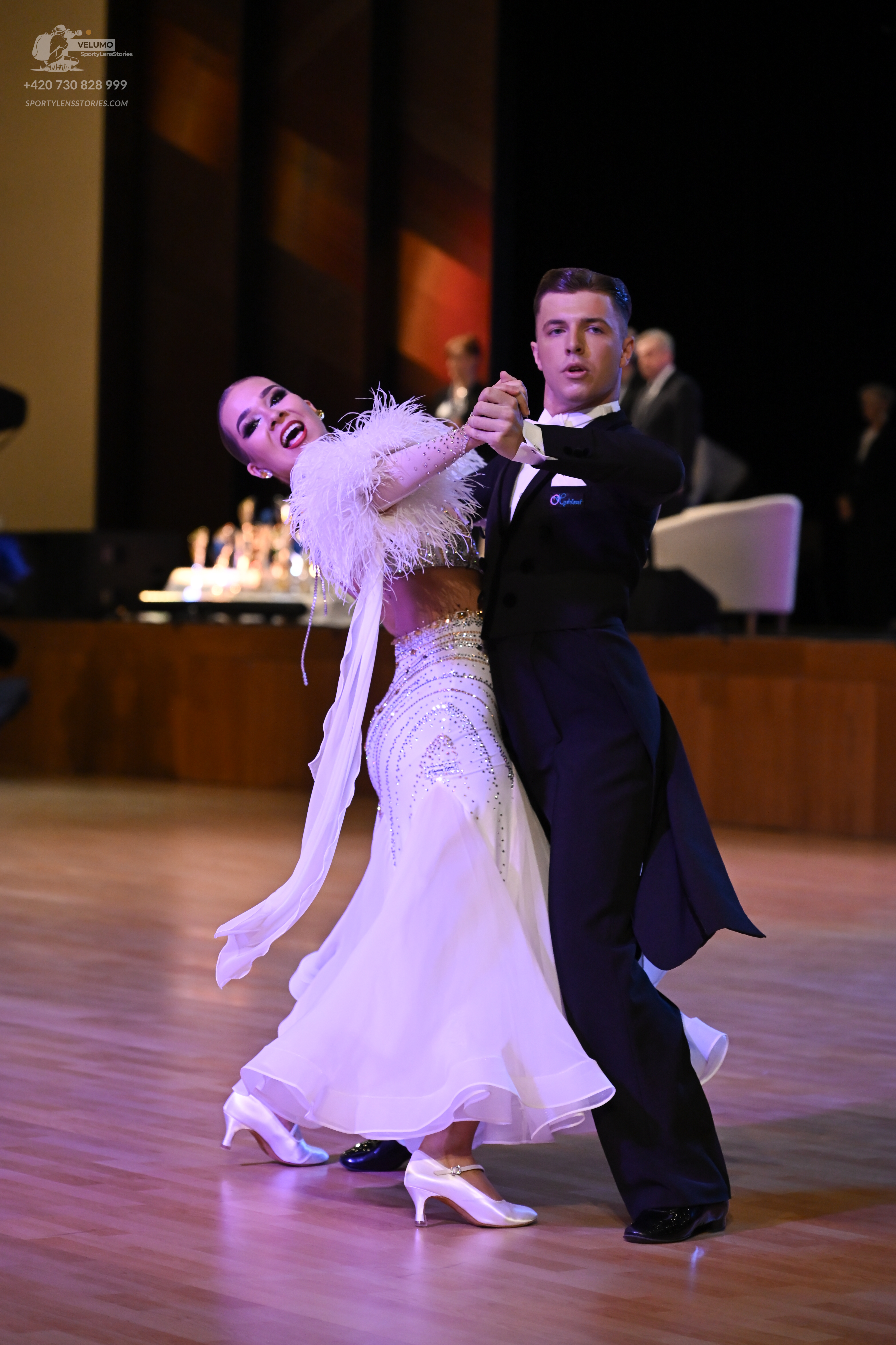Dancesport competitor: Male**

*   **Color:** Black
*   **Fabric:** Sequins
*   **Style:** Tail suit wi