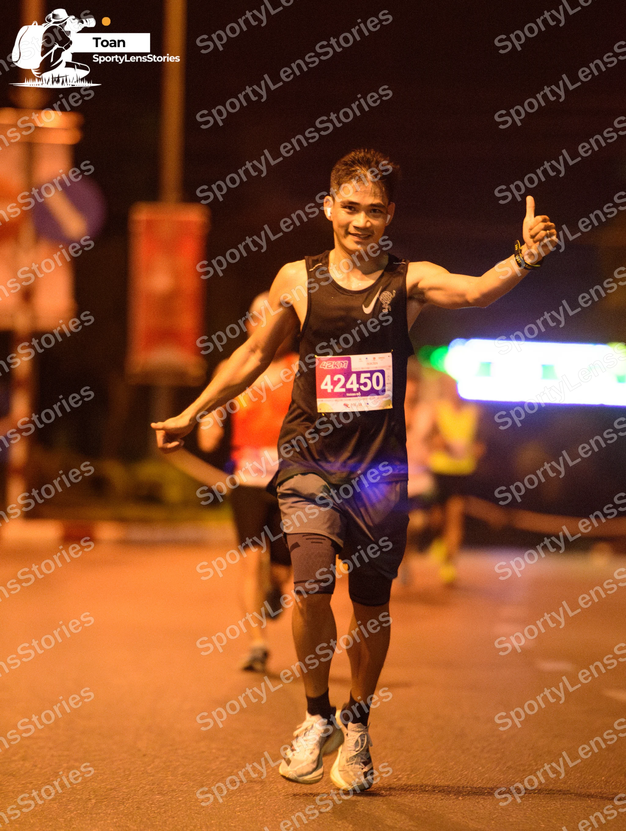 Marathon runner #42450: Runner 1: black tank top, dark grey shorts, black compression shorts, light grey
