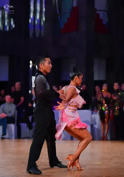 Dancesport competitor: Male dancer: black long-sleeved shirt with sequins on the chest and shoulders, b