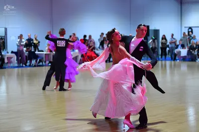 Dancesport competitor #402: Male dancer in back: black long-sleeved top and black trousers