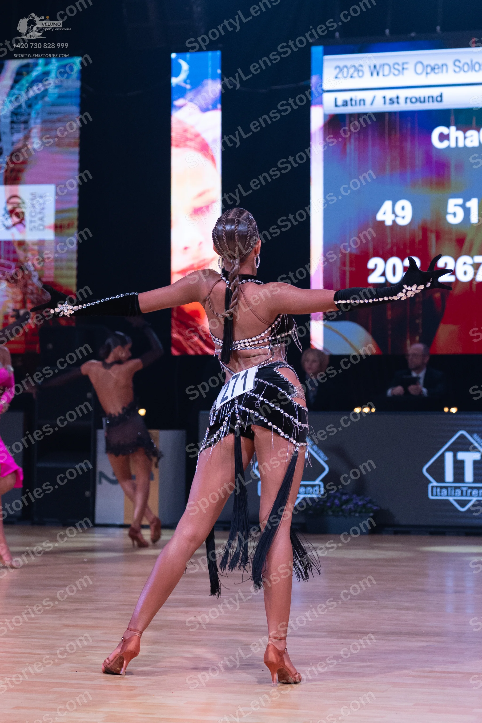 Dancesport competitor #51, #20: Female**
*   **Color:** Primarily white with silver and iridescent accents