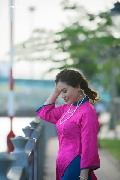 Dancesport competitor: Female dancer: bright pink long-sleeved top with a subtle textured pattern and d