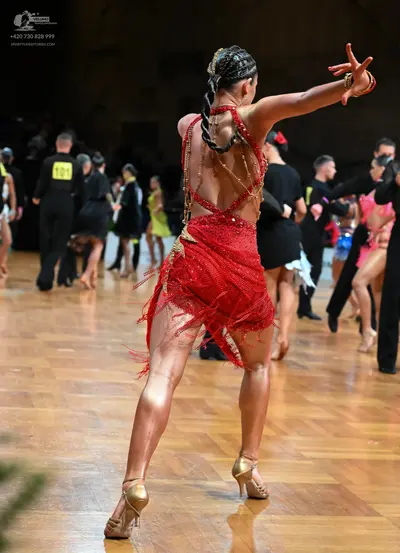Dancesport competitor #901: Female dancer: red latin dress with fringe and gold details