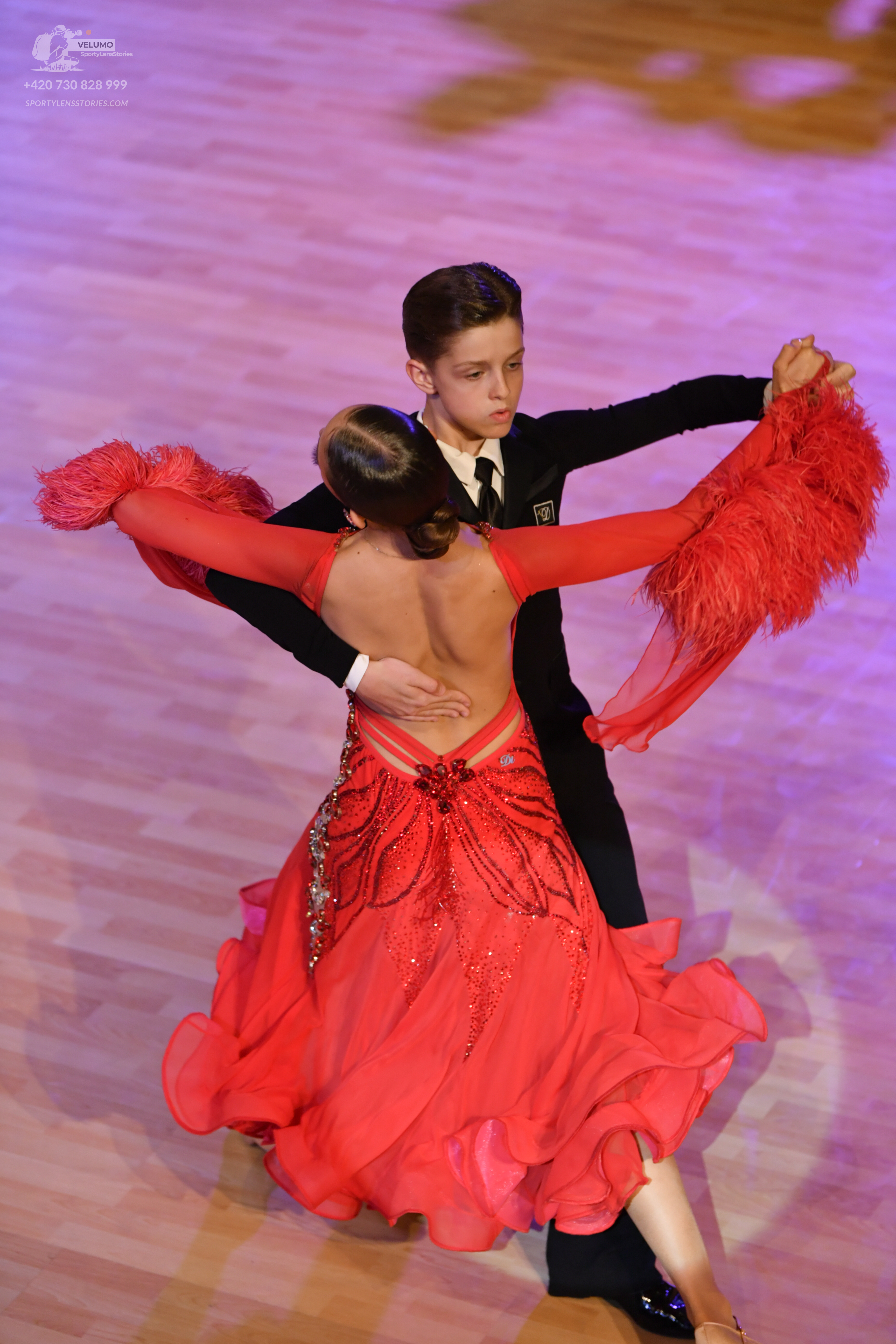 Dancesport competitor: Male**
*   **Color:** Black
*   **Fabric:** Sequin
*   **Style:** Tail suit with