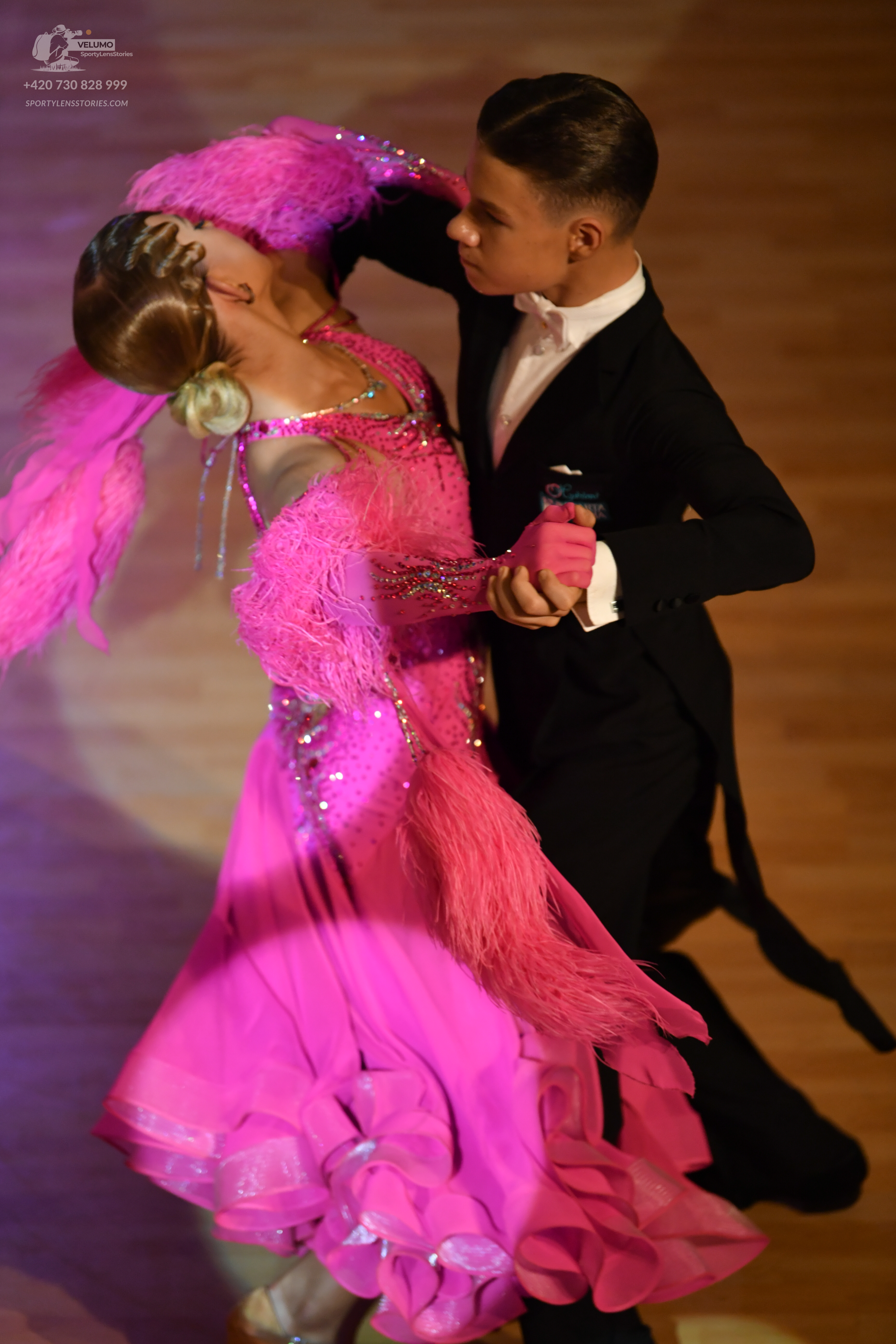 Dancesport competitor: Male**
*   **Color:** Black
*   **Fabric:** Sequins
*   **Style:** Tail suit wit