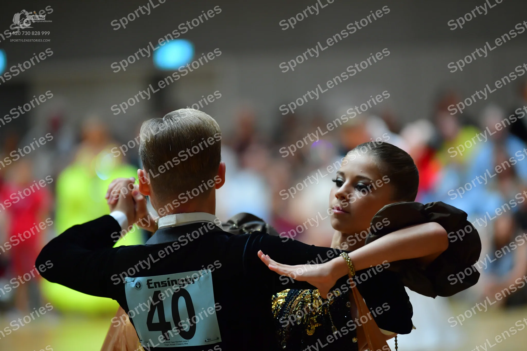 Dancesport competitor #40: Male dancer: black long-sleeved shirt