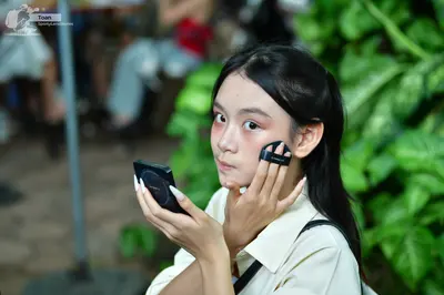 Dancesport competitor: Female dancer: light cream-colored collared shirt