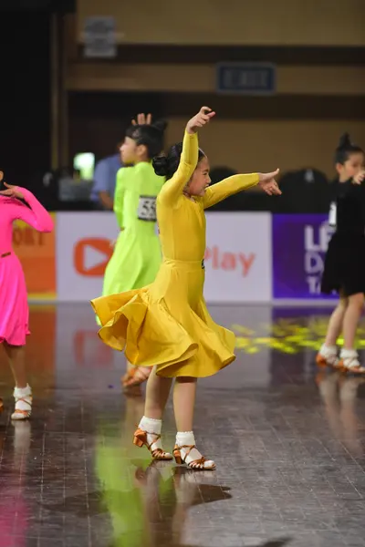 Dancesport competitor #145: Female dancer: yellow latin dress with a flowing skirt