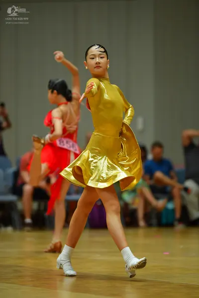 Dancesport competitor #858: Female dancer in gold: shiny metallic gold Latin dress with short sleeves and a 