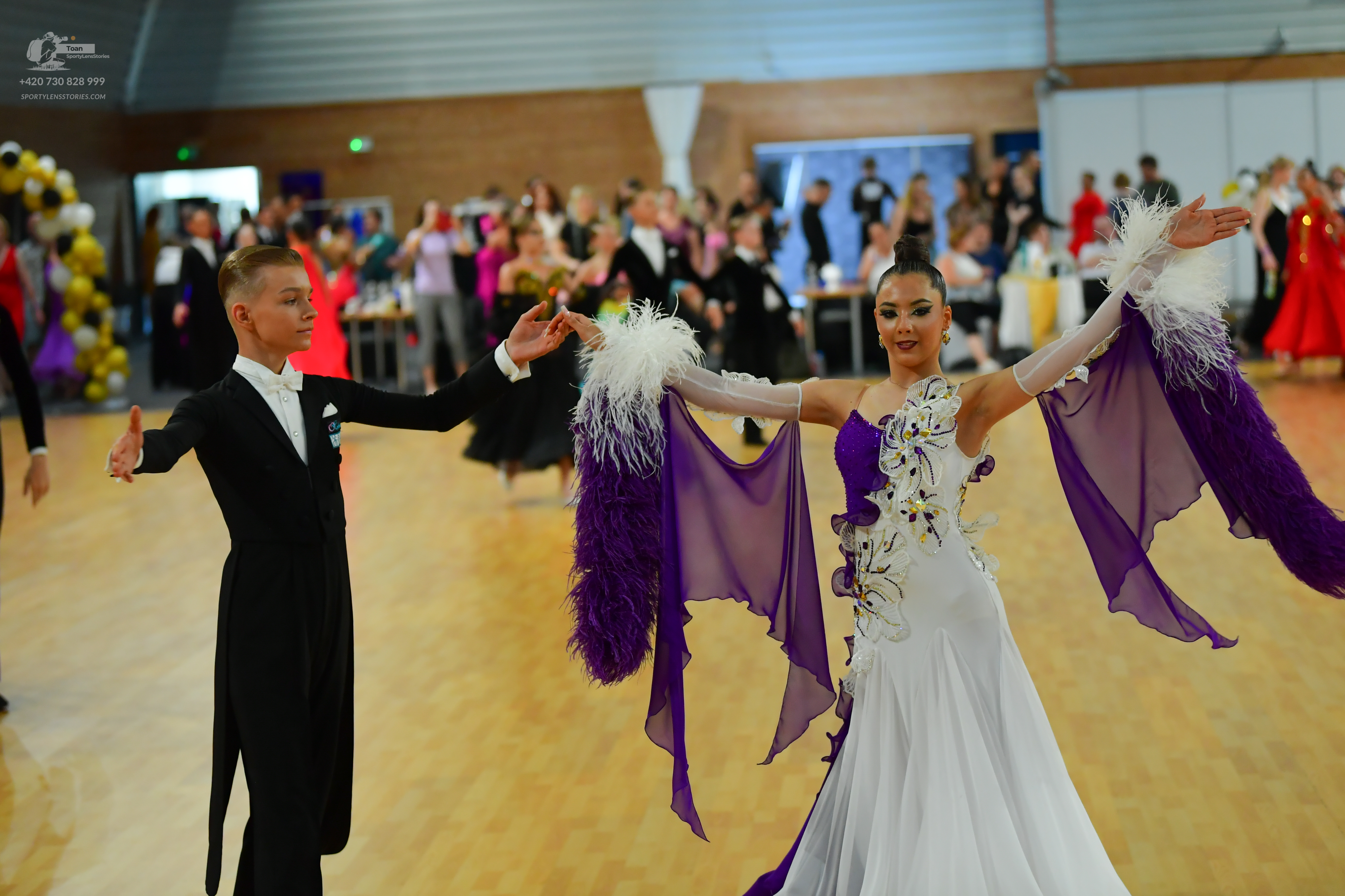 Dancesport competitor: Black tail suit with a shimmering sequin lapel