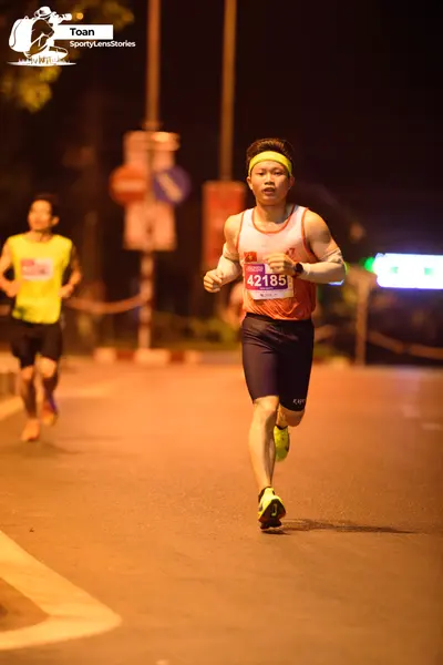 Marathon runner #42185: Runner 1: salmon tank top, dark blue shorts, yellow headband, yellow shoes
