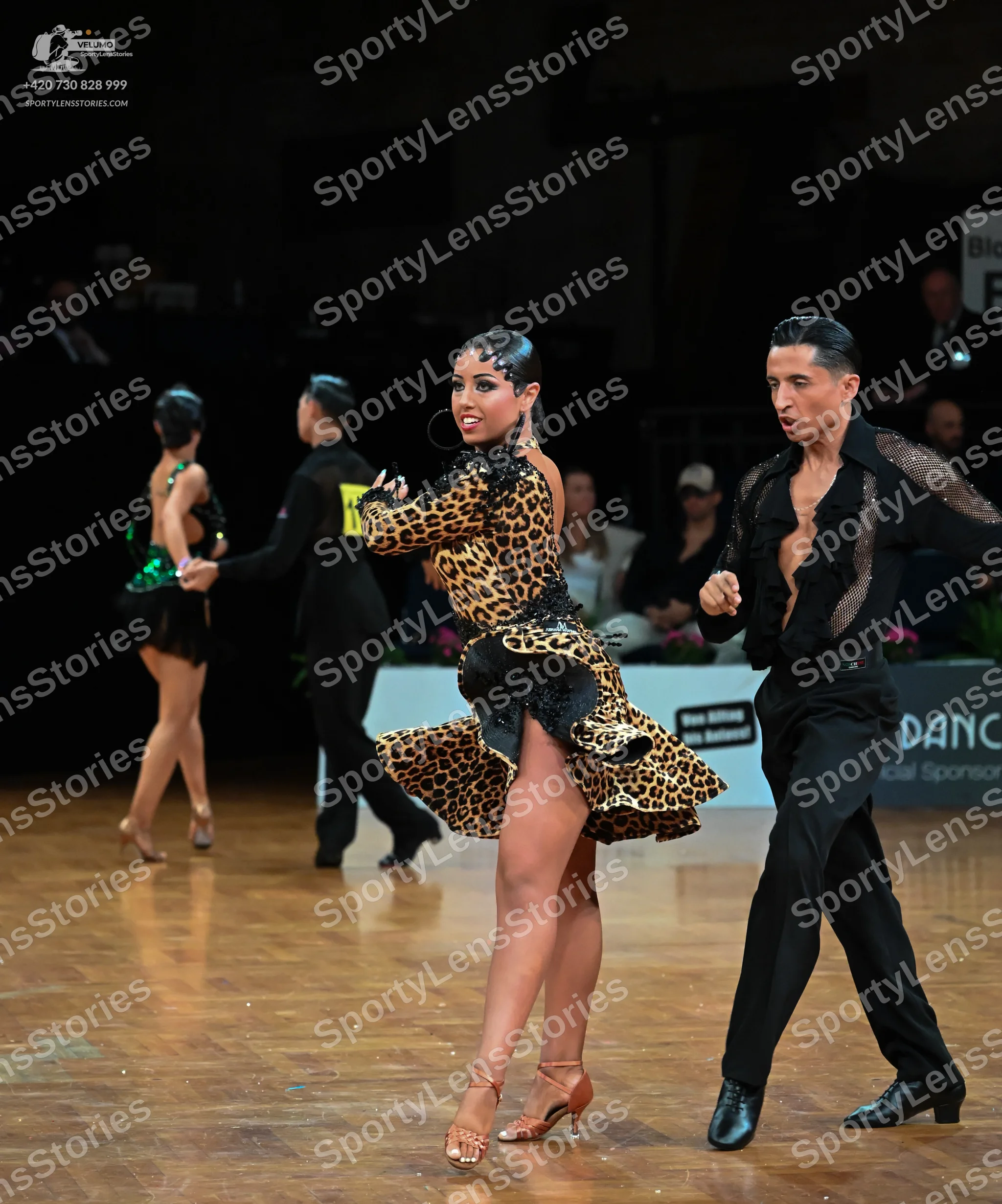 Dancesport competitor: Male dancer: black long-sleeved shirt with sequin pattern on the chest and black