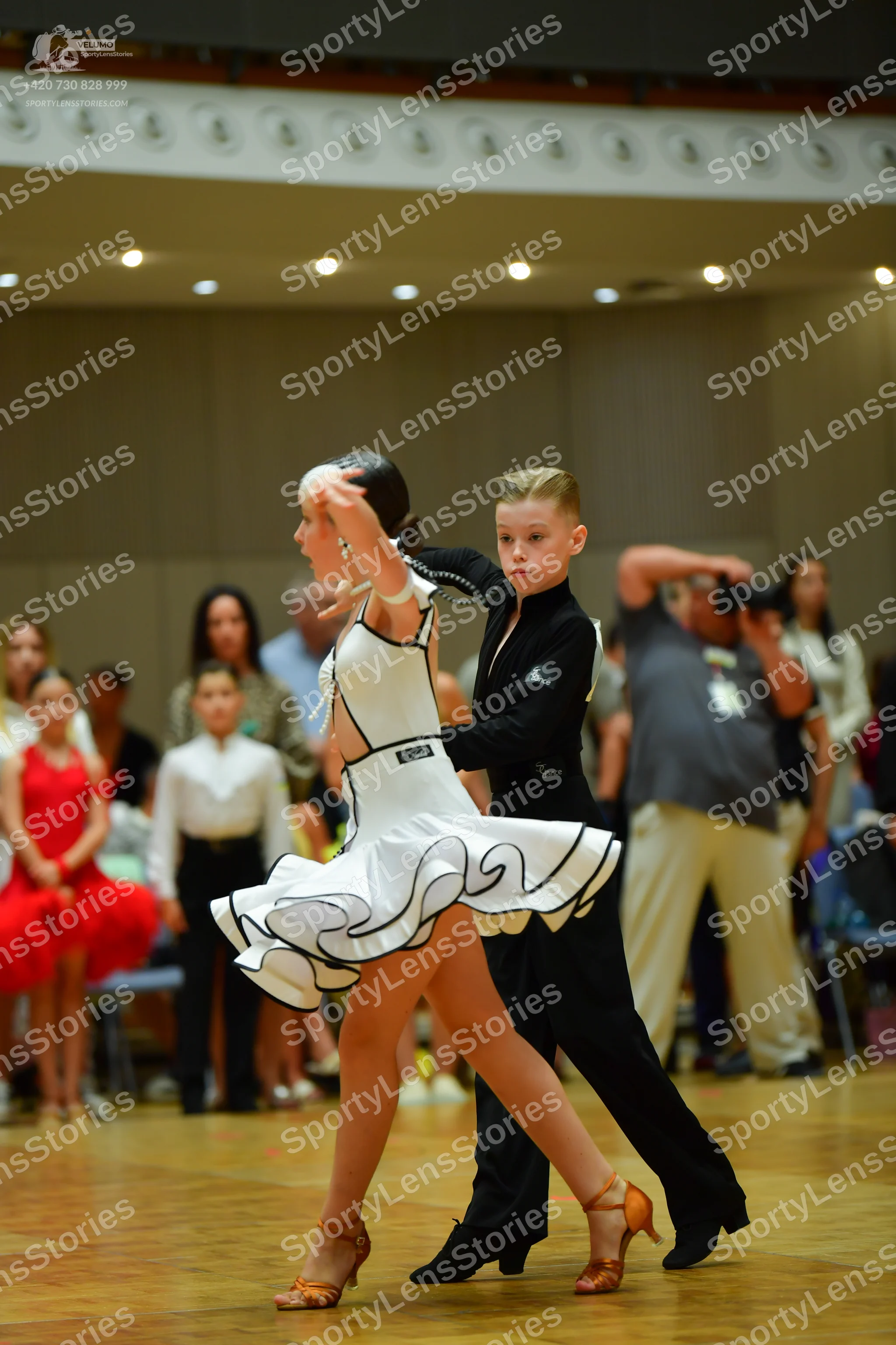 Dancesport competitor: Male dancer: black latin dance suit consisting of a black long-sleeve top and bl