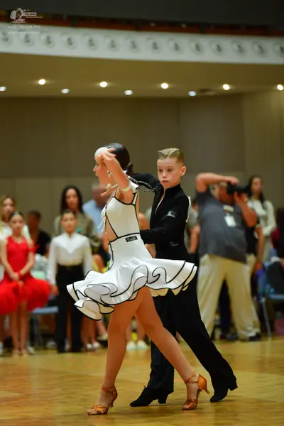Dancesport competitor: Male dancer: black latin dance suit consisting of a black long-sleeve top and bl
