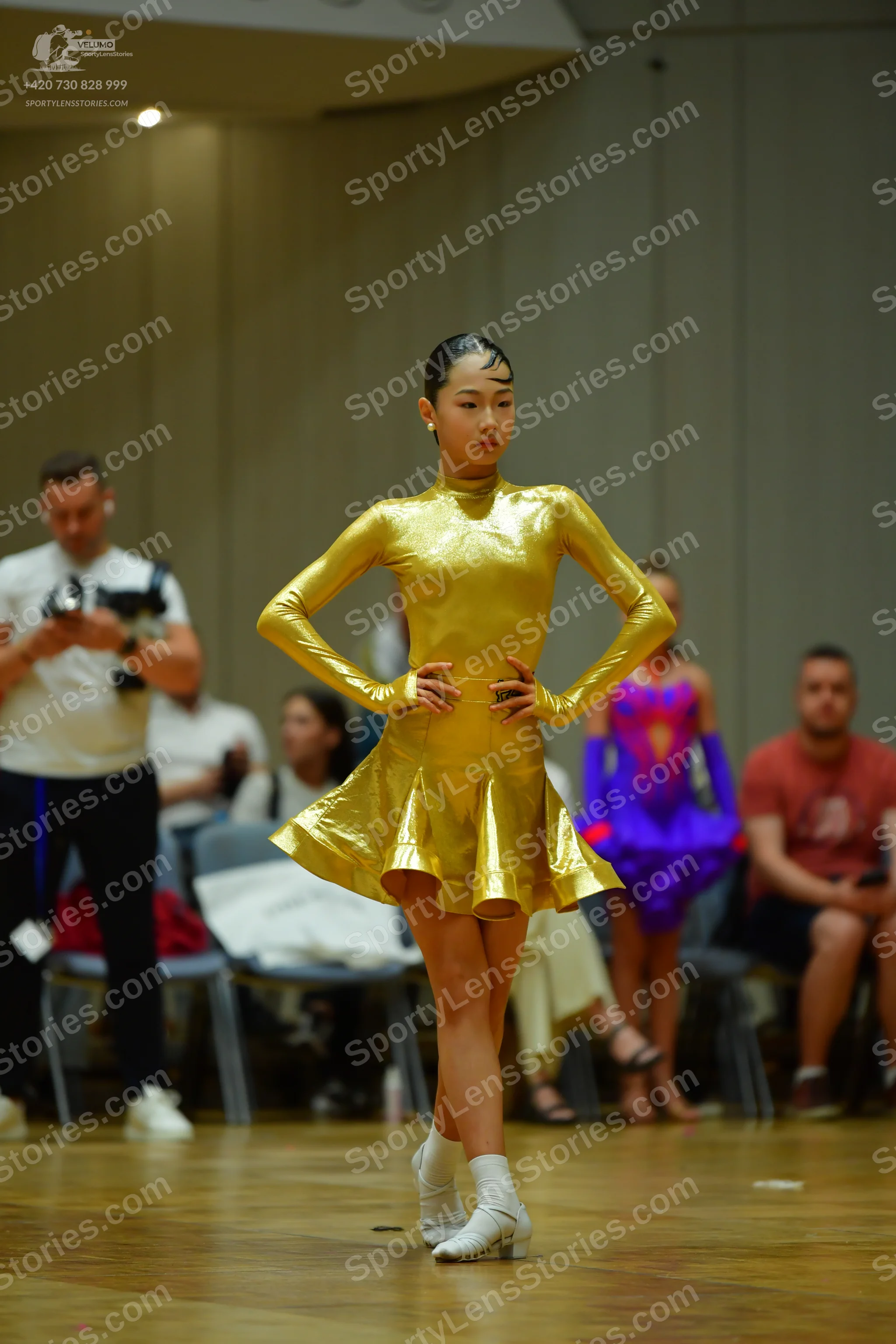 Dancesport competitor: Female dancer: gold, metallic, long-sleeved, high-neck, Latin dress