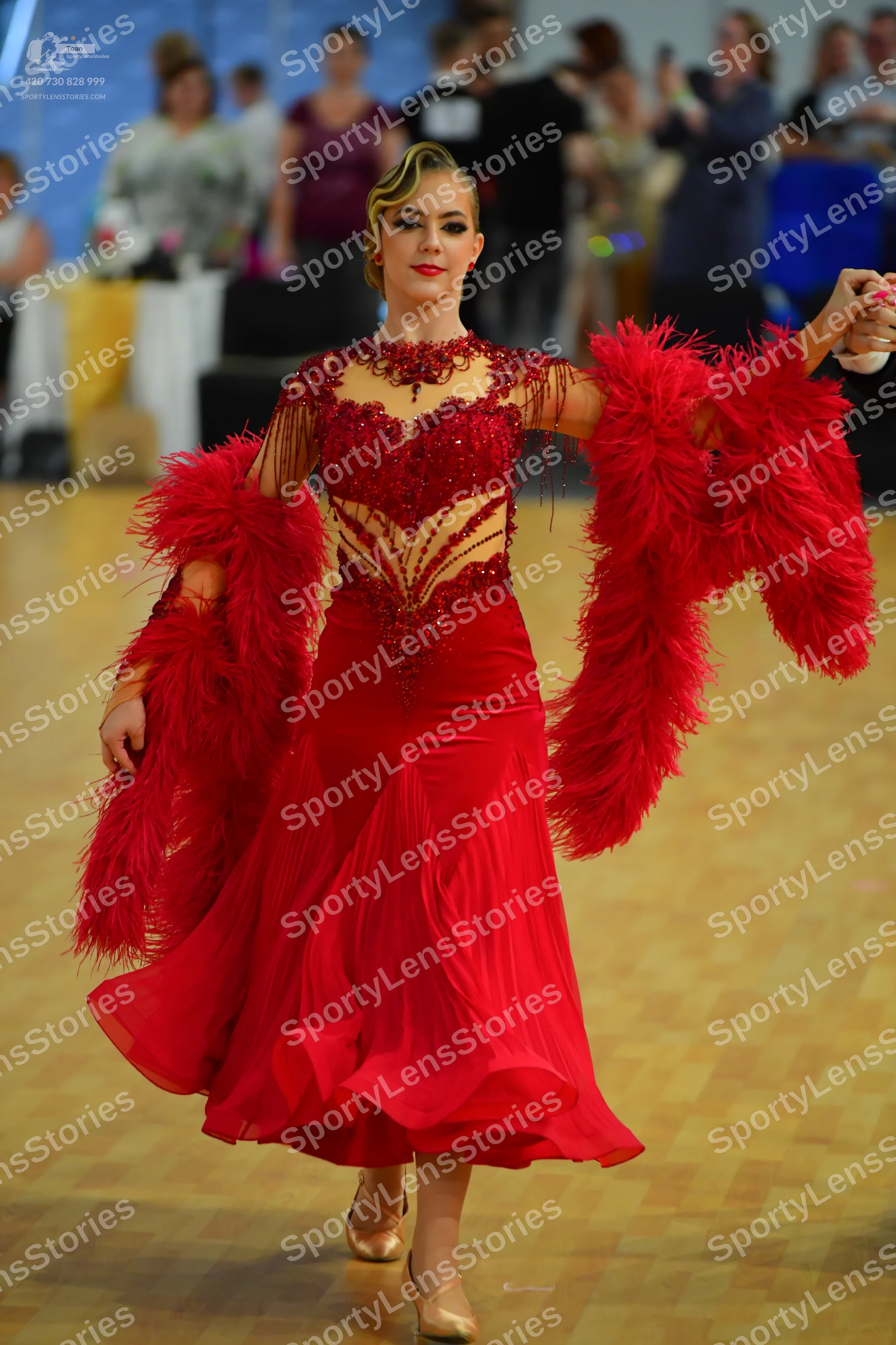 Dancesport competitor: Male** 
*   **Color:** Black
*   **Fabric:** Sequin
*   **Style:** Tail suit (fo