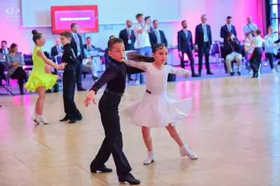Dancesport competitor: Female dancer: yellow latin dress with a flared skirt