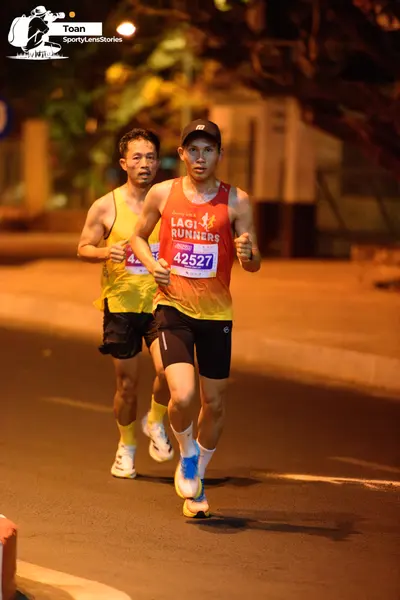 Marathon runner #42527: Runner 1: orange and yellow gradient tank top, black shorts, white socks, white 