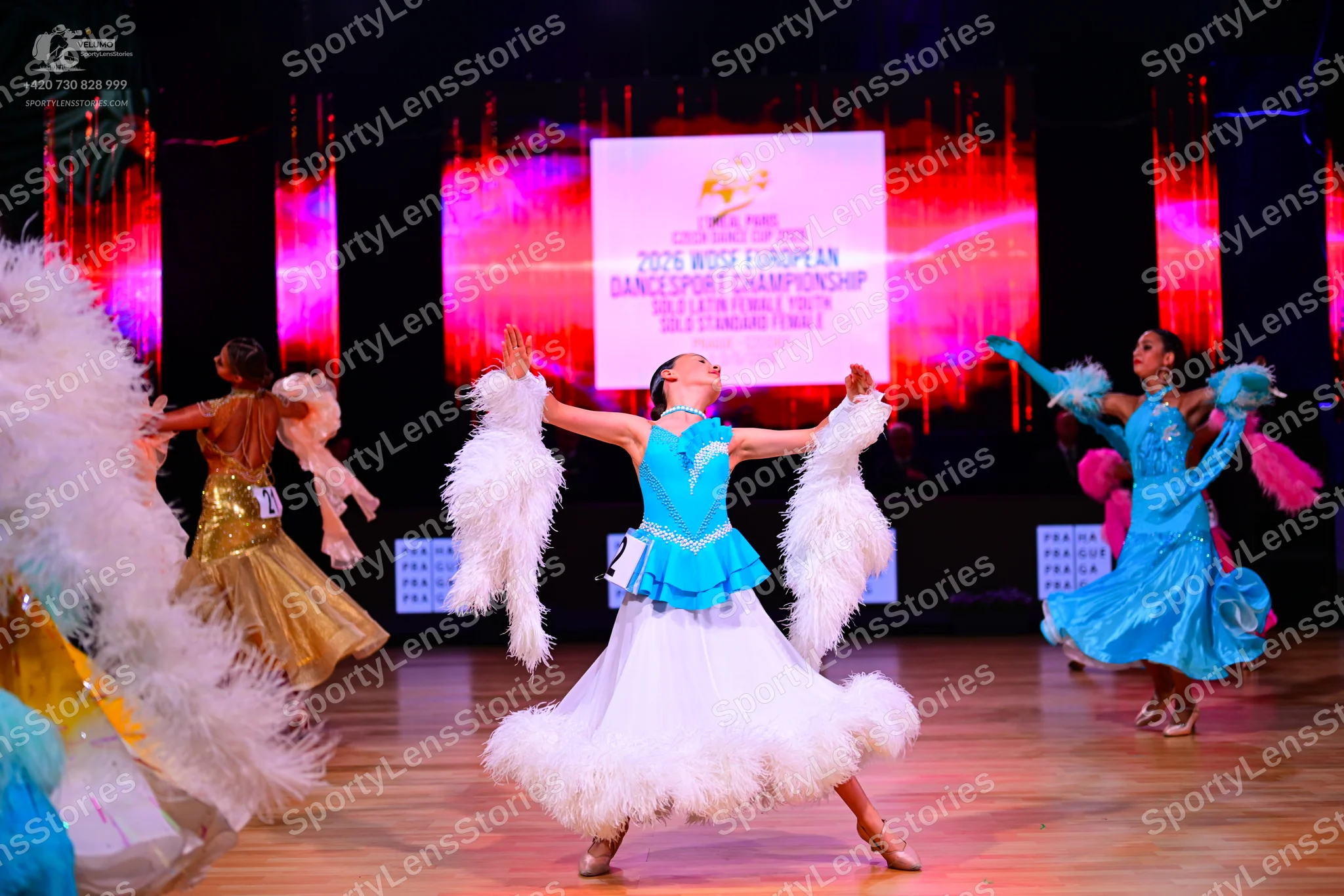 Dancesport competitor: Dancer in gold: gold-colored ballroom gown with a long, flowing skirt