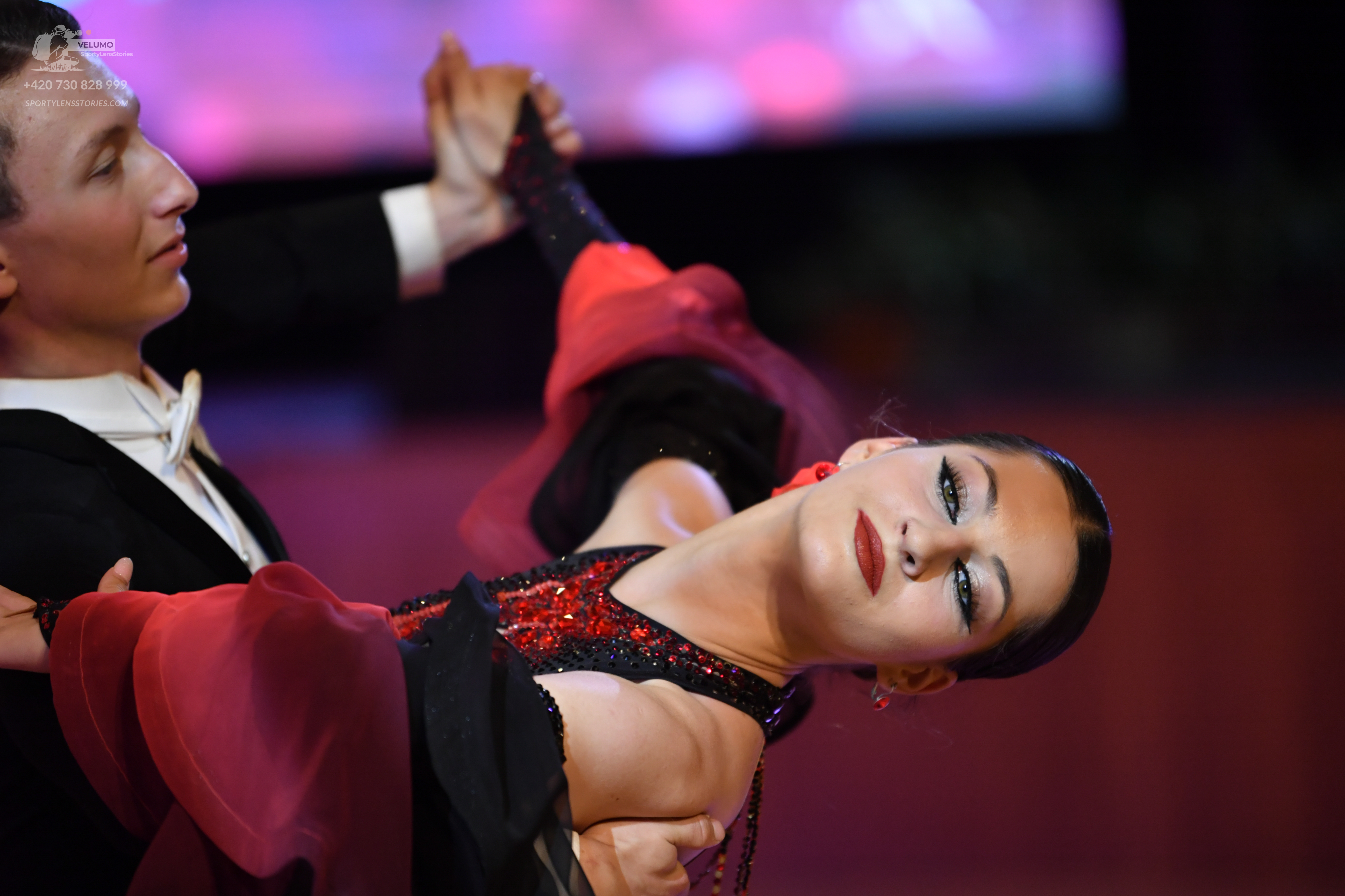 Dancesport competitor: Male**

*   **Color:** Black
*   **Fabric:** Sequin
*   **Style:** Tail suit wit