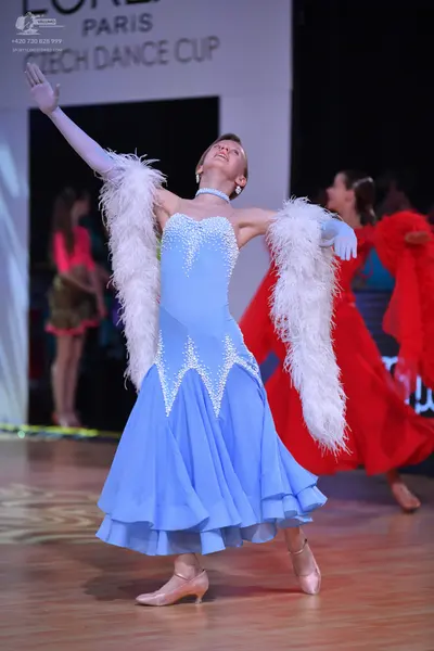 Dancesport competitor: Main dancer: light blue ballroom dress with a sequined V-patterned bodice, a mul