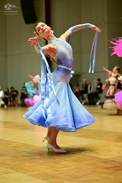 Dancesport competitor: Female Dancer (Main Figure)**

*   **Color:** Light blue/Powder Blue
*   **Fabri