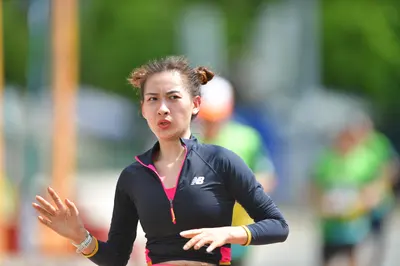 Marathon runner: Runner 1: black long-sleeved top with pink trim and a white logo, silver bracele